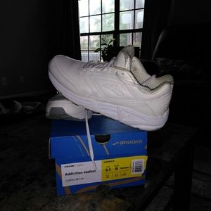 Brooks Addiction walking shoes